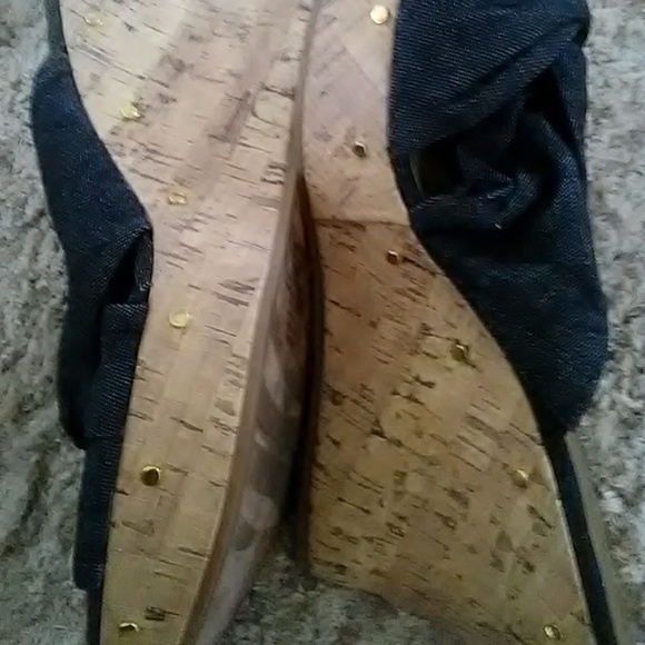 Dana Buchman Sandals - Picture 5 of 6